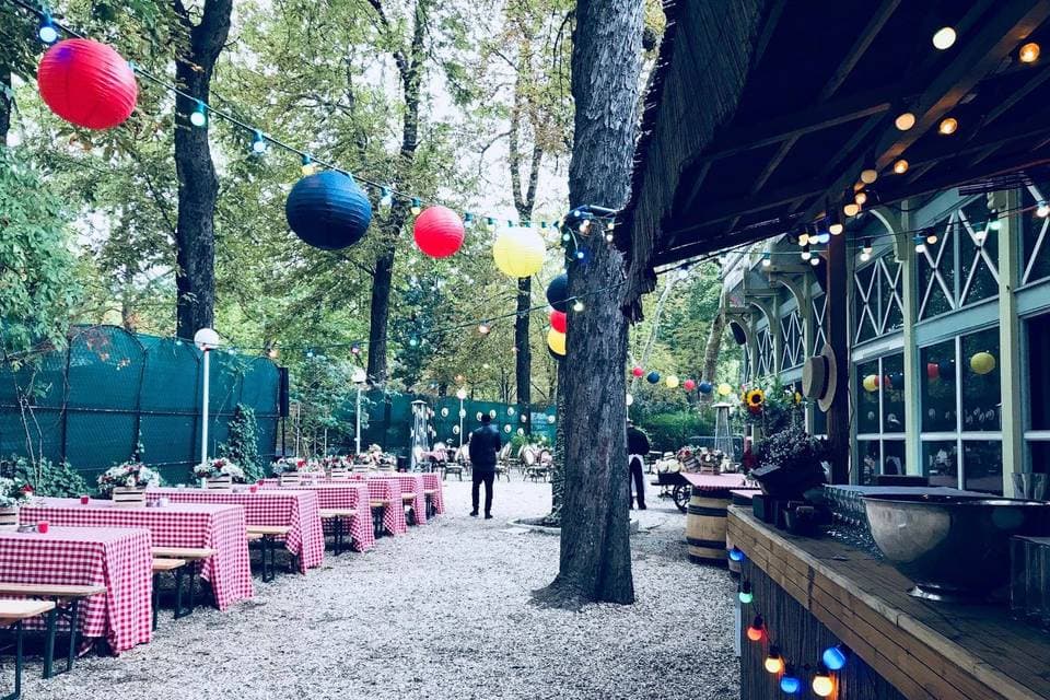 Festive Restaurant in Paris